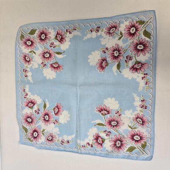 Vintage Floral Handkerchief Set - Beautiful Embroidery and‎ Design - Picture 3 of 5